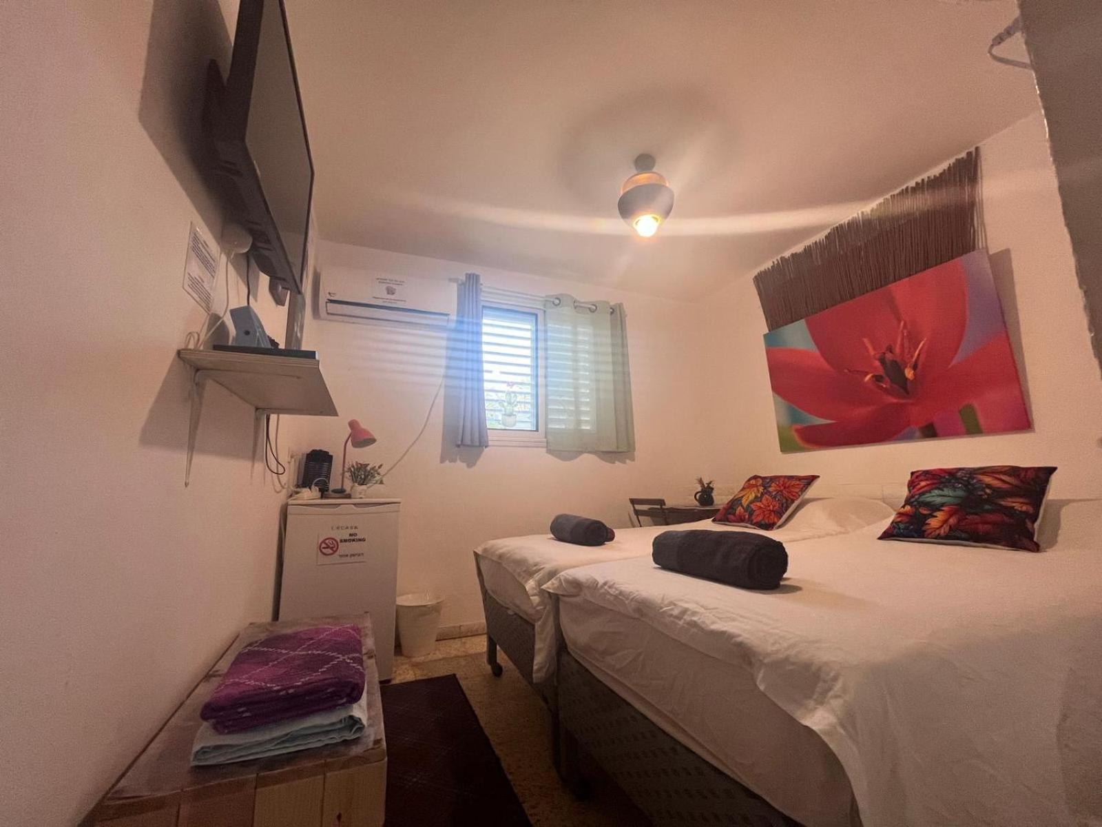 The Lowest Place On Earth B&B Neot HaKikar Екстериор снимка